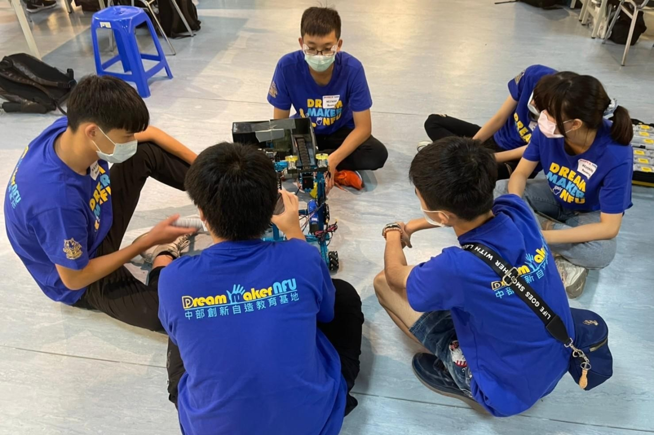 競賽選手集思廣益，互信互助