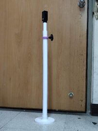 資工系副教授陳國益指導之「坐姿監控」榮獲應用軟體類佳作，透過影像辨識可即時 提醒使用者調整坐姿。